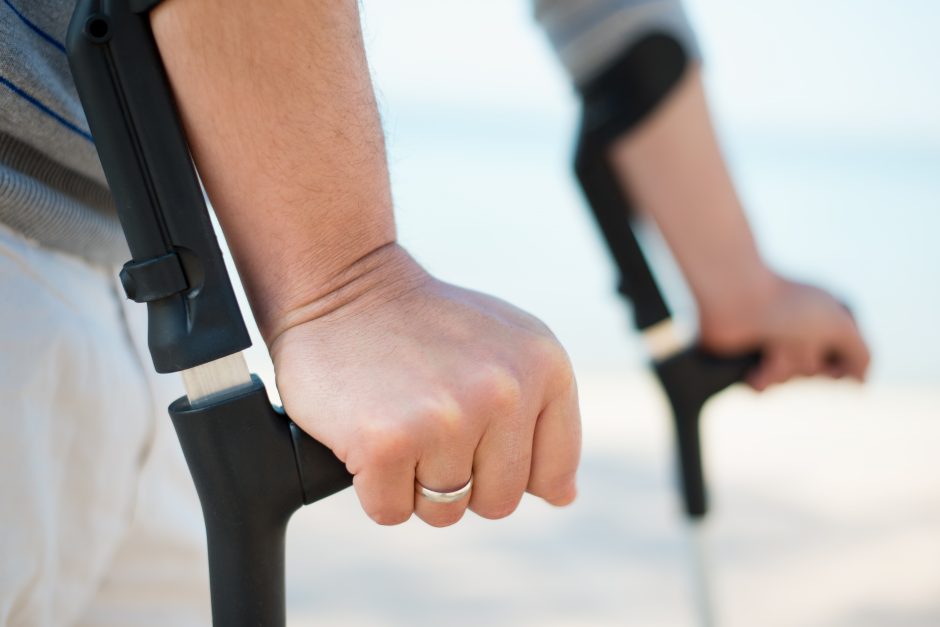 Neįgaliesiems trūksta techninės pagalbos priemonių
