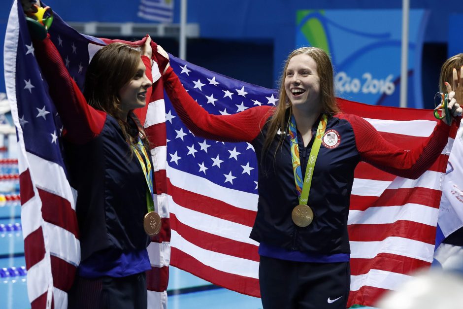 Olimpinių žaidynių plaukimo varžybose išdalinti keturi medalių komplektai