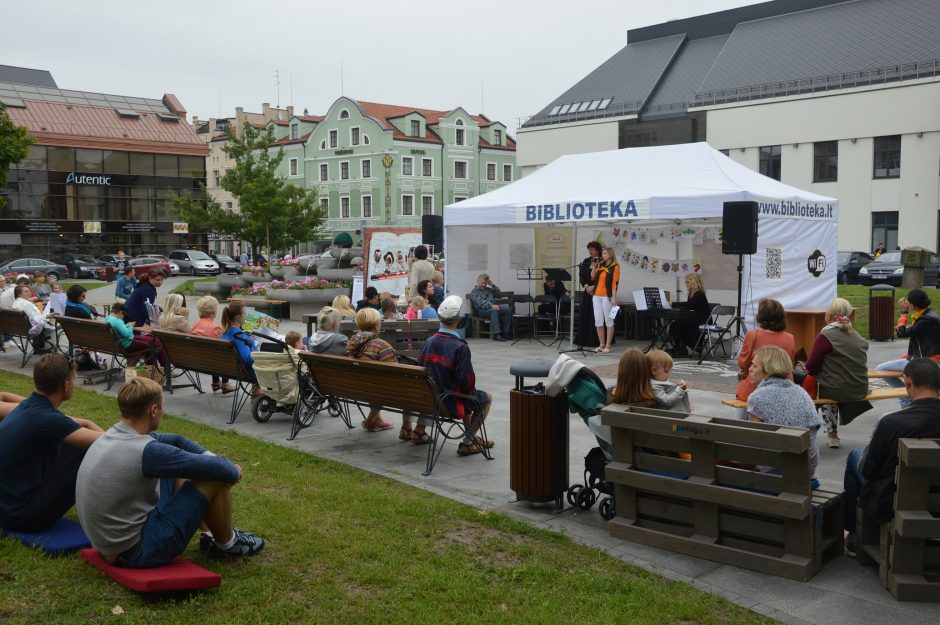 Į senamiestį sugrįžta interaktyvi bibliotekos palapinė (programa)