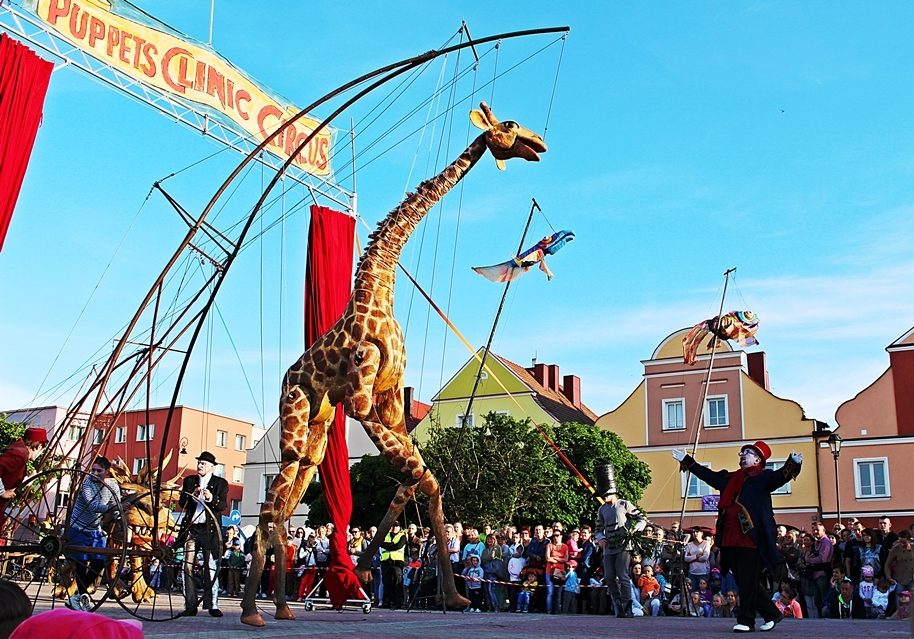 XIX „Šermukšnis“: tris dienas Klaipėdoje siaus tarptautinis gatvės teatrų festivalis