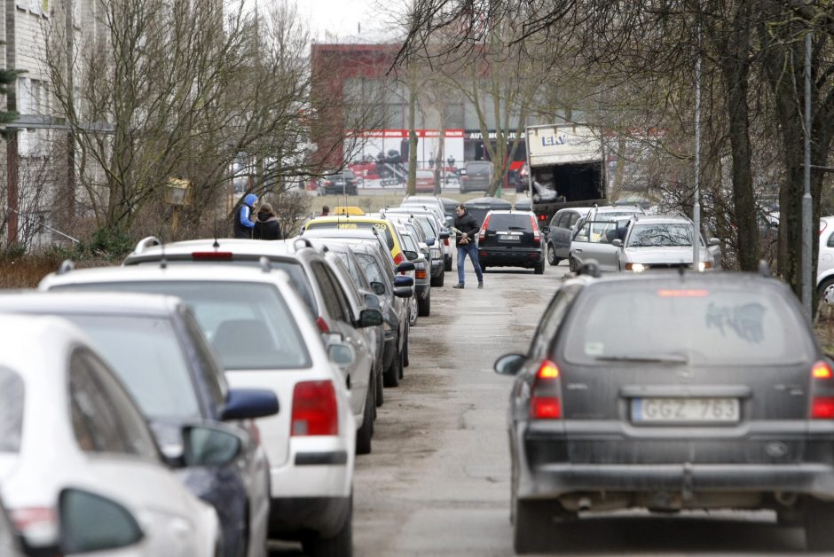 Klaipėdoje subraižyti trys automobiliai