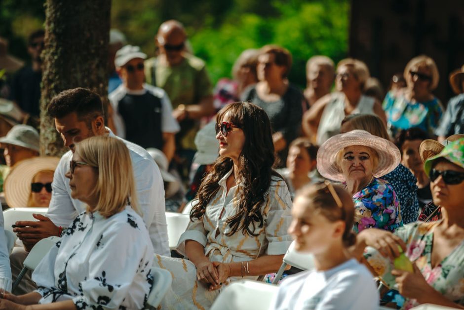 Kunigas R. Doveika Paberžėje: laisvoje šalyje kausto baimė kalbėti