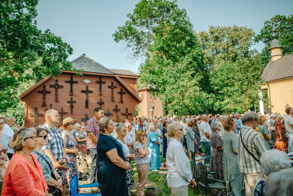 Kunigas R. Doveika Paberžėje: laisvoje šalyje kausto baimė kalbėti