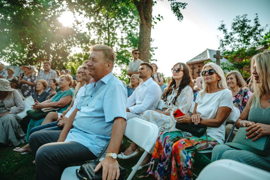 Kunigas R. Doveika Paberžėje: laisvoje šalyje kausto baimė kalbėti