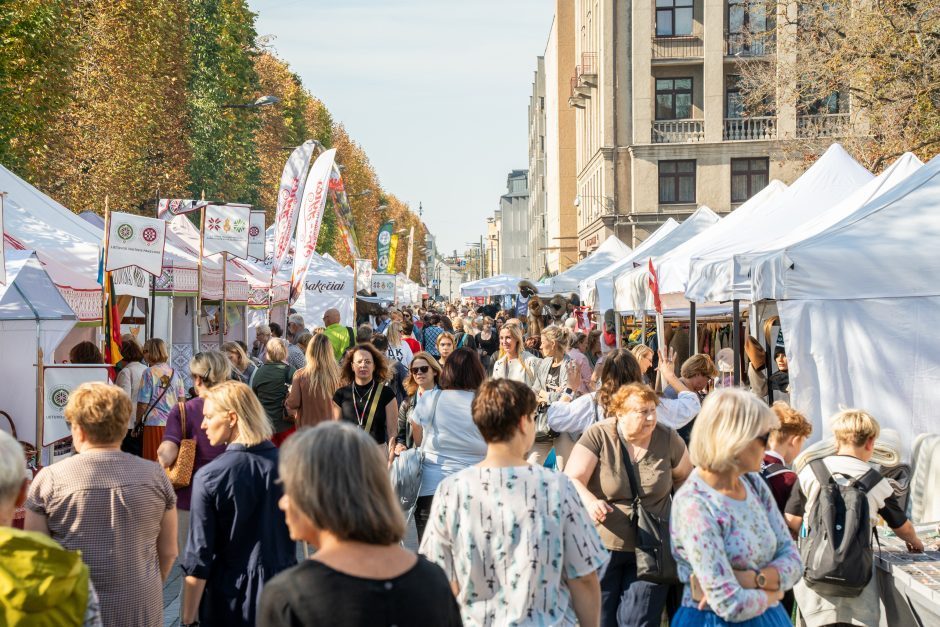 Mugėse siūloma netaikyti reikalavimo aptarnauti klientus lietuvių kalba