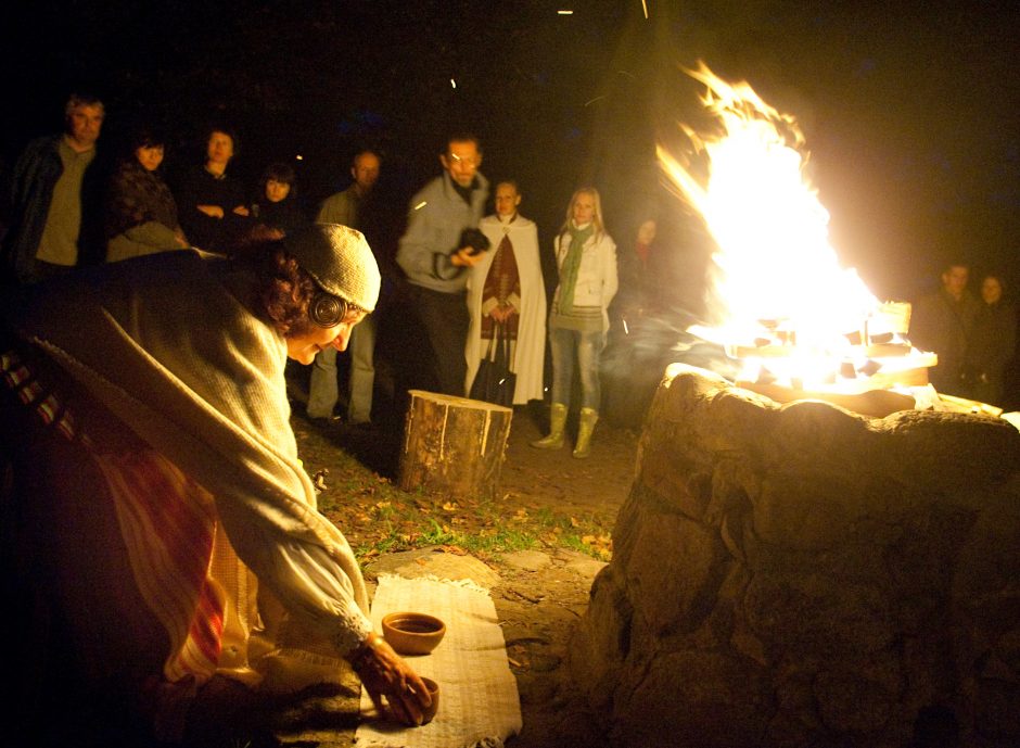 Etninių religijų pasekėjai nori lygybės