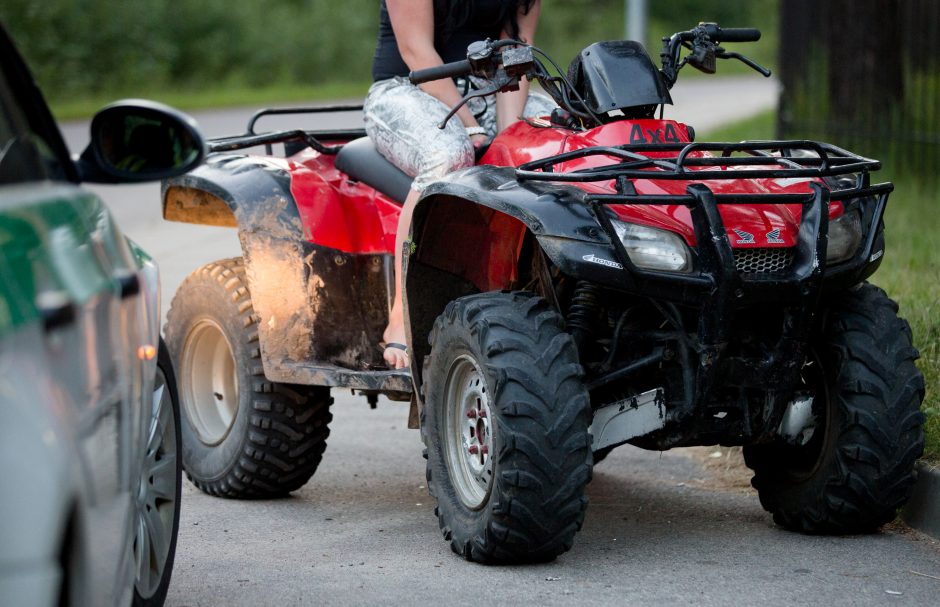 Seimas svarstys naujus reikalavimus mopedų ir keturračių vairuotojams