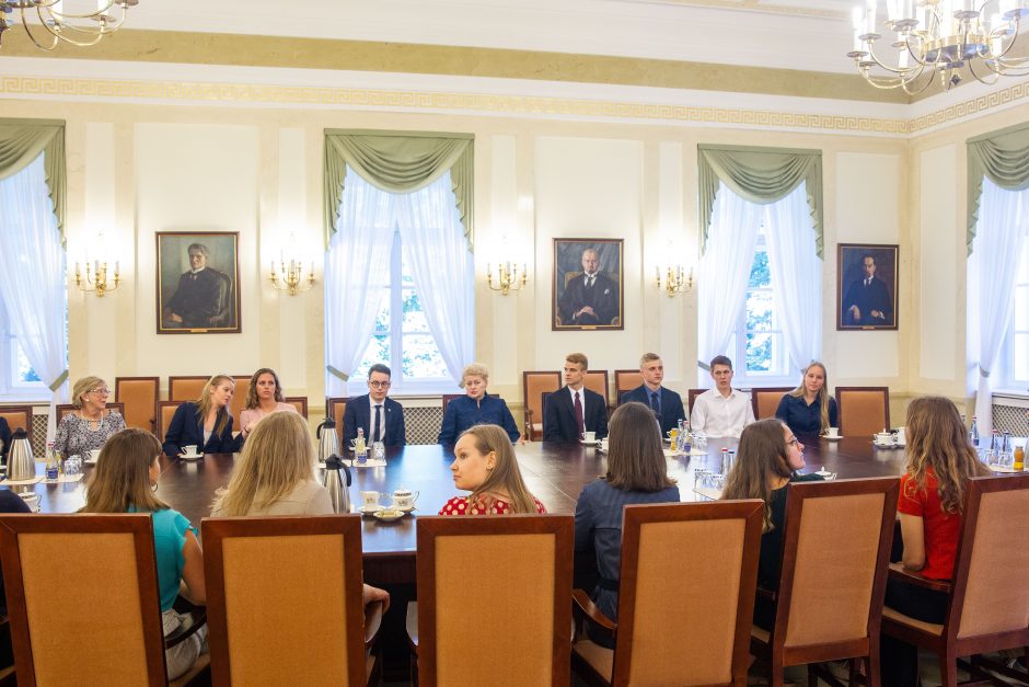 D. Grybauskaitė susitiko su pasaulio lietuvių jaunimo atstovais