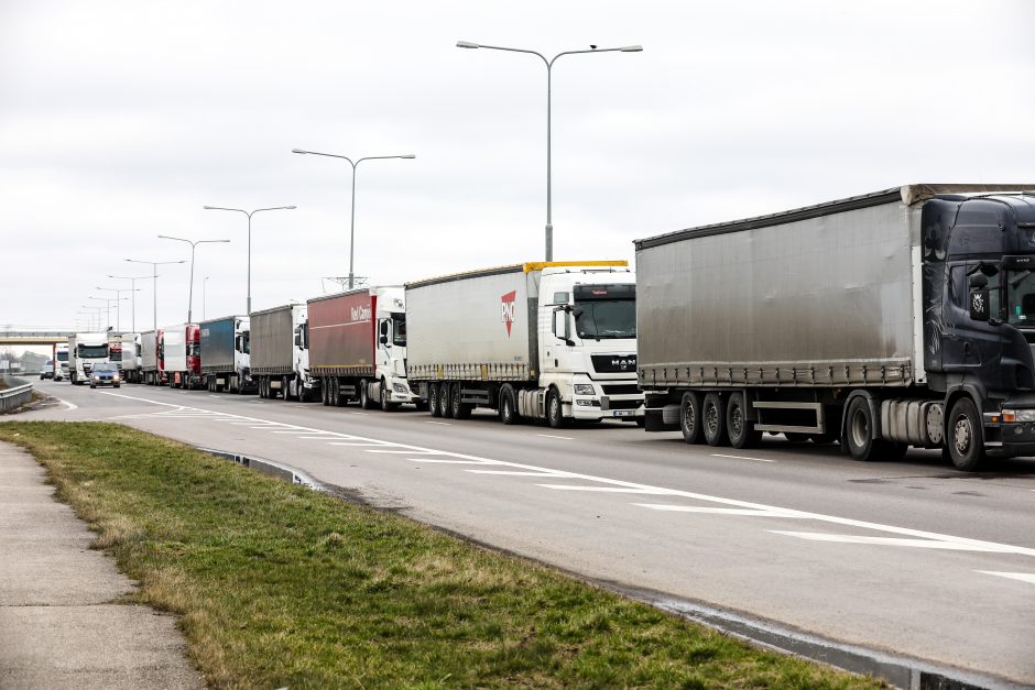 Vežėjai raginami vengti Baltarusijos kelių, kai kurių Lenkijos pasienio punktų