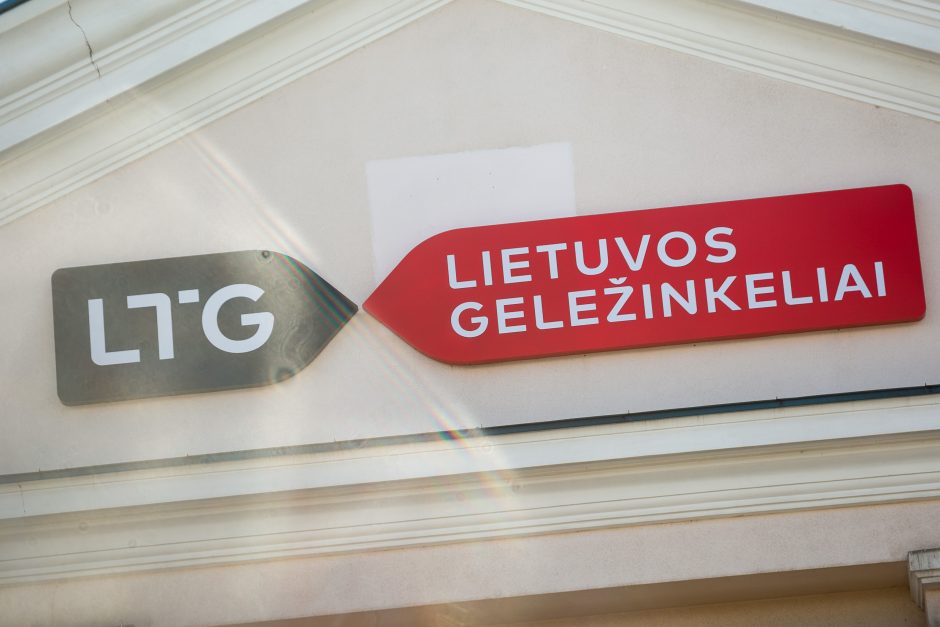„Lietuvos geležinkeliai“ nutraukia sutartis su „Uosto vartais“ ir Birių krovinių terminalu