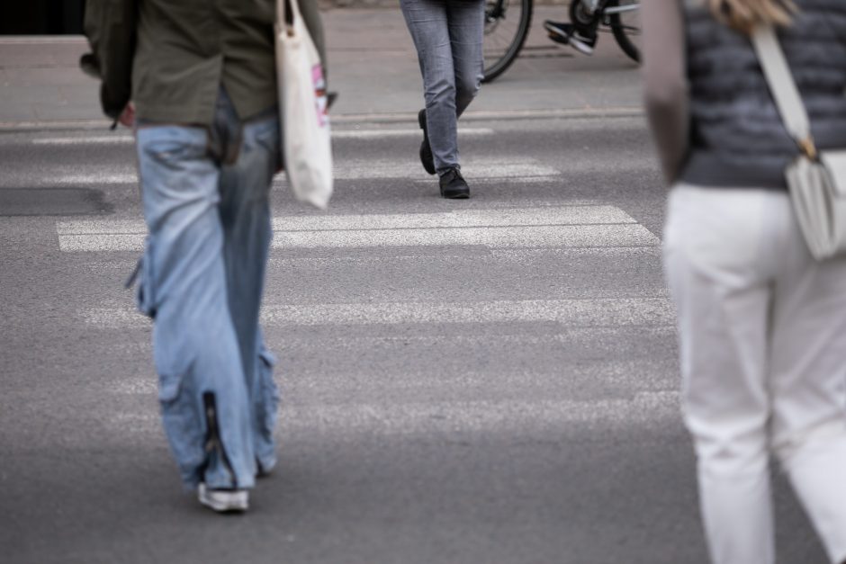 Pėsčiųjų perėjoje Aleksote vairuotoja partrenkė dvi moteris