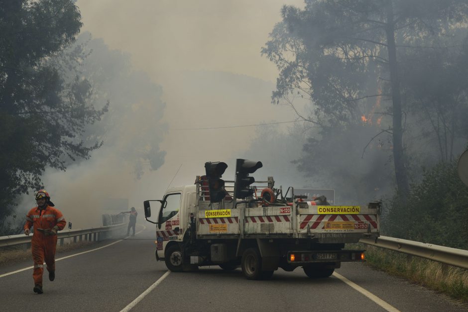 Ispanijos pietvakariuose plečiantis miško gaisrui evakuoti šimtai žmonių