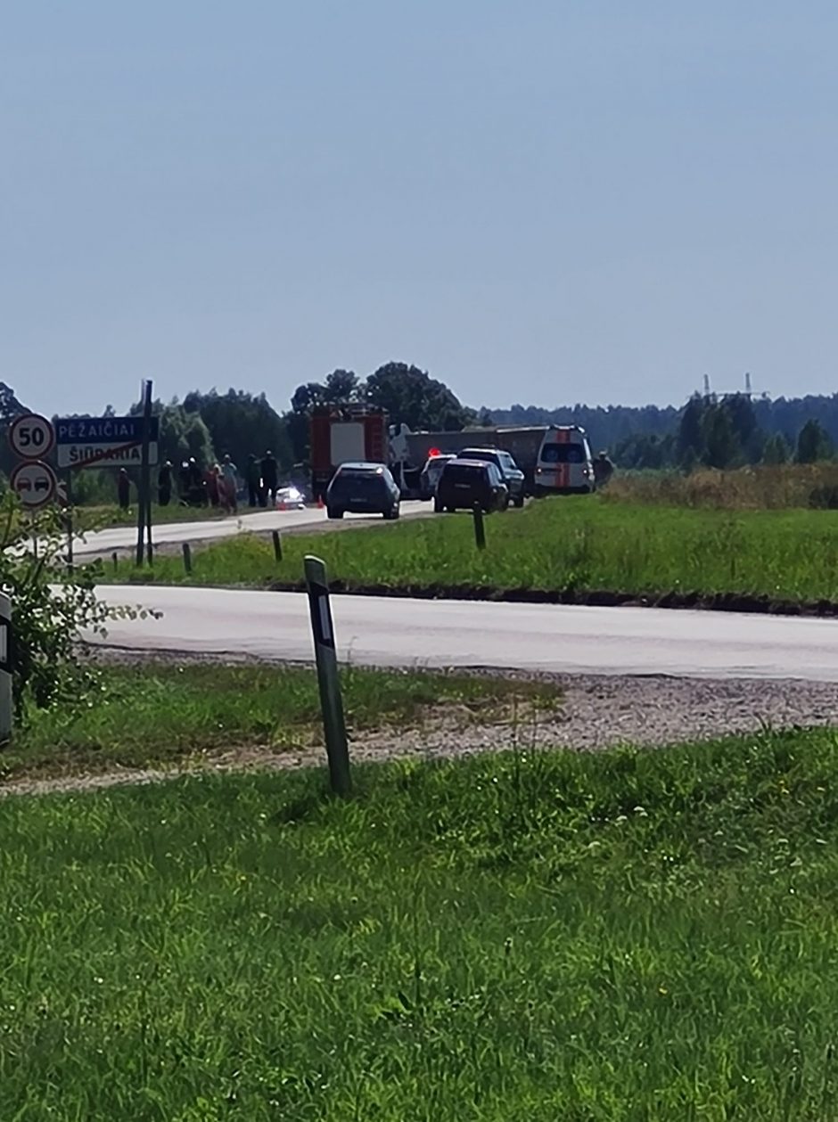 Automobiliui susidūrus su vilkiku Klaipėdos apskrityje žuvo žmogus