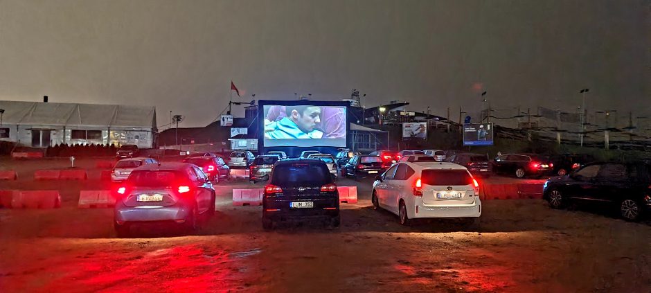 Helovino savaitgalis „drive-in“ kine Klaipėdoje