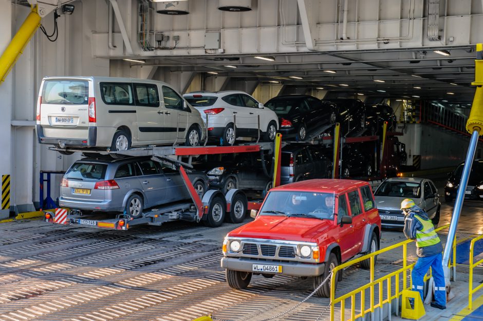 Automobilių importuotojai perspėja: valstybė netenka milijonų