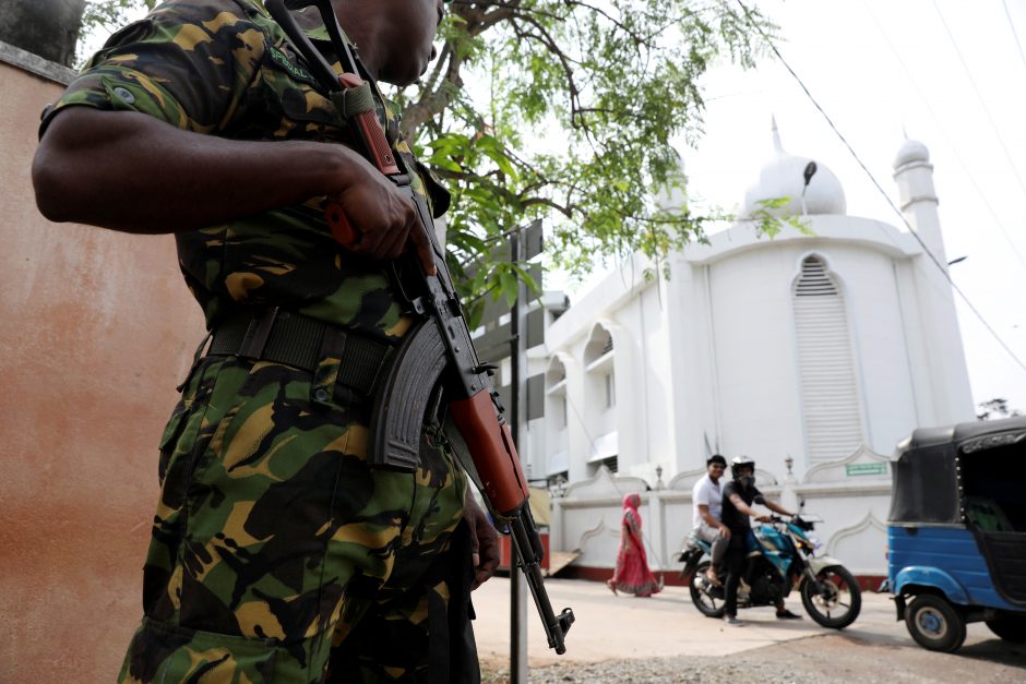 Velykų išpuoliai Šri Lankoje: sulaikyti policijos viršininkas ir gynybos vadovas