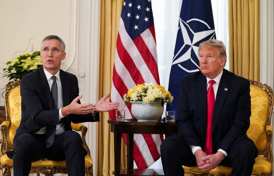 NATO viršūnių susitikimą D. Trumpas pradeda kritika Prancūzijai ir „skolininkėms“