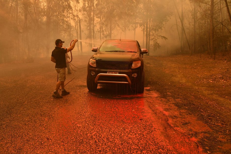 Australijoje nekontroliuojami gaisrai apėmė didžiulį plotą