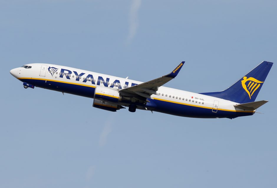 Panika „Ryanair“ lėktuve: vienas po kito ėmė alpti keleiviai