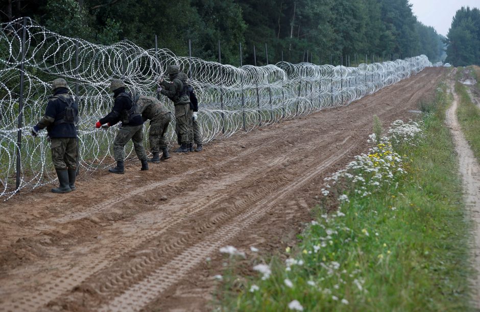 Lenkijos pasienyje su Baltarusija – nelegalaus migranto kūnas