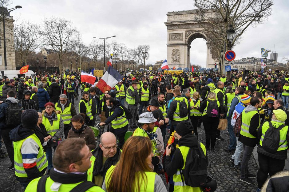 Prancūzijoje – nauji „geltonųjų liemenių“ protestai