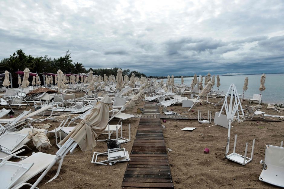 Graikiją užklupo tornadai ir galingos audros – žuvo septyni turistai