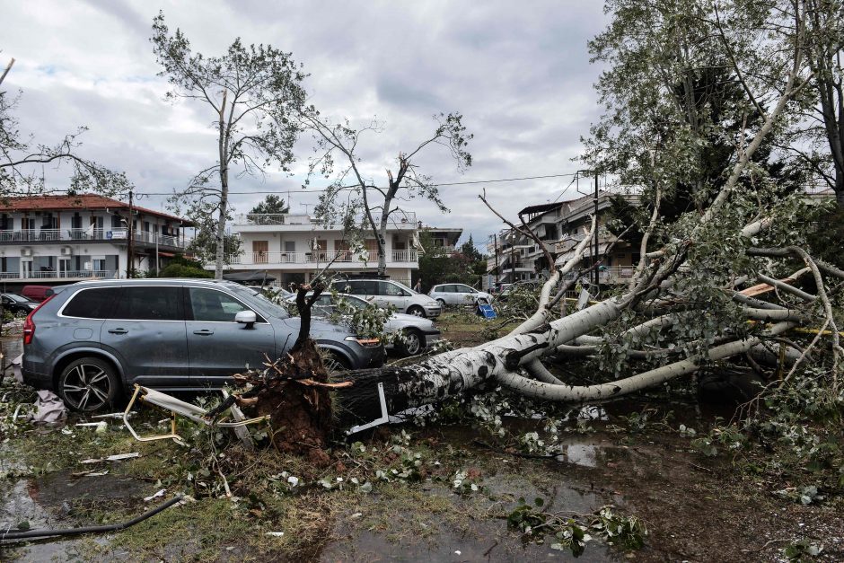 Graikiją užklupo tornadai ir galingos audros – žuvo septyni turistai