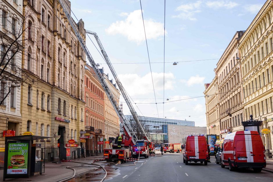 Rygos centre per gaisrą nakvynės namuose žuvo aštuoni žmonės