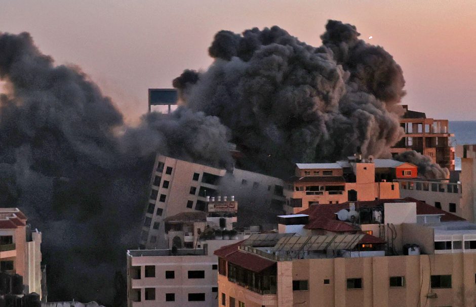 „Hamas“ paleido 130 raketų salvę į Tel Avivą
