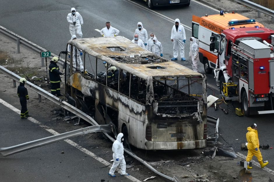 Bulgarijoje įvykusios autobuso katastrofos aukų skaičius sumažintas iki 44