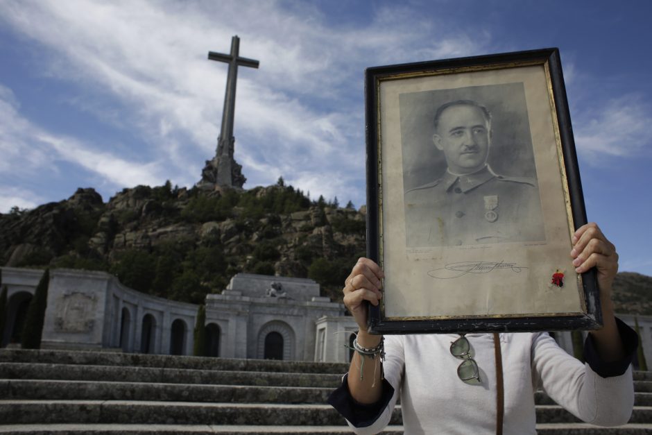 Paaiškėjo, kada bus ekshumuoti Ispanijos diktatoriaus F. Franco palaikai