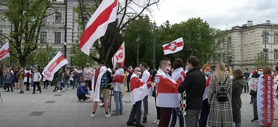 Pora šimtų žmonių Vilniuje išreiškė solidarumą su Baltarusijos pilietine visuomene