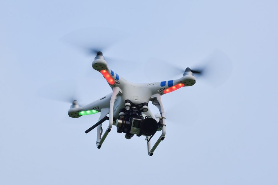 Gatviko oro uosto darbas atnaujinamas po dronų incidento