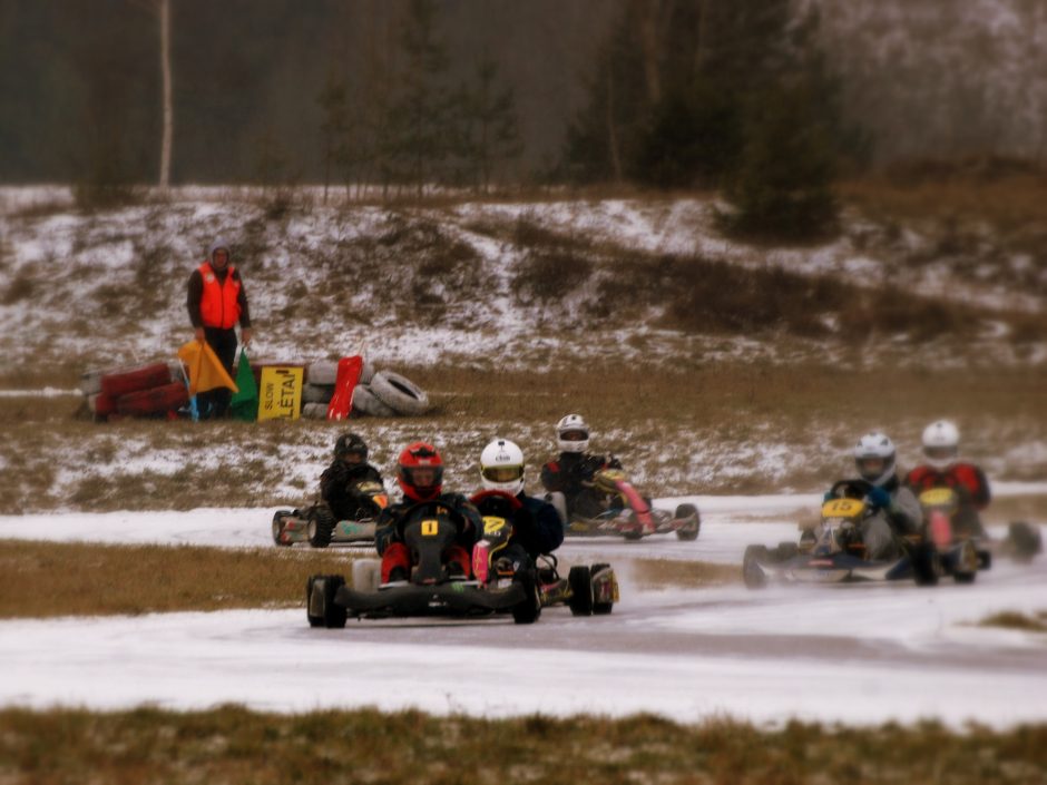 Žiemos sezoną kartingo lenktynininkai pradėjo Aukštadvaryje