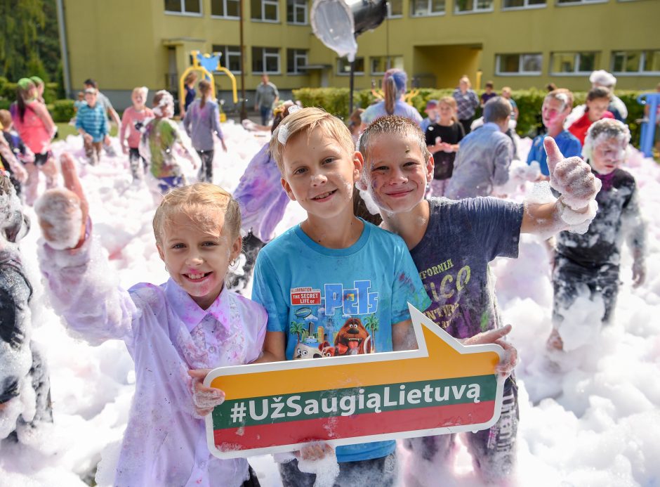 Vaikų stovyklą aplankiusi prezidentė dėkoja socialiai atsakingam verslui