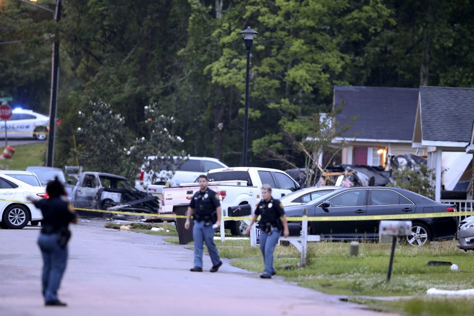 Misisipės valstijoje lėktuvui įsirėžus į namą žuvo keturi žmonės