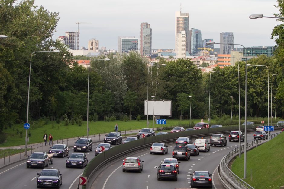 Automobilių parkas brangsta ir jaunėja