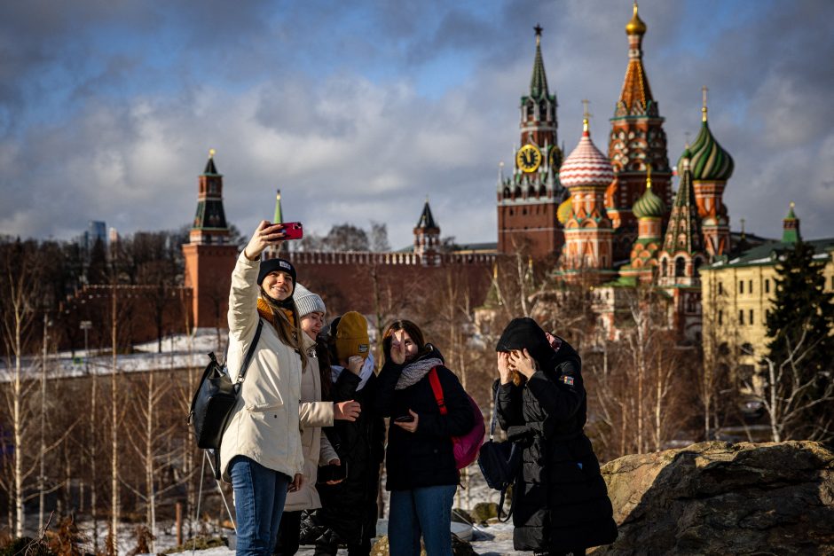 Užsienio reikalų ministerija stabdo vizų išdavimą Rusijos piliečiams