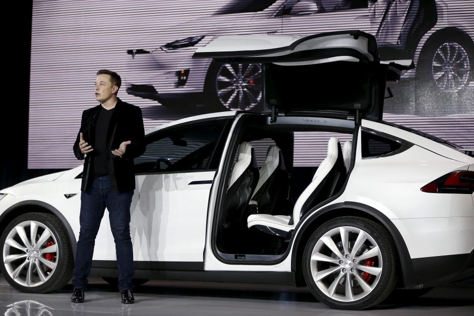 Vingiuotas „Tesla“ kelias į Lietuvą: leidimą prekiauti medžiojo ilgai