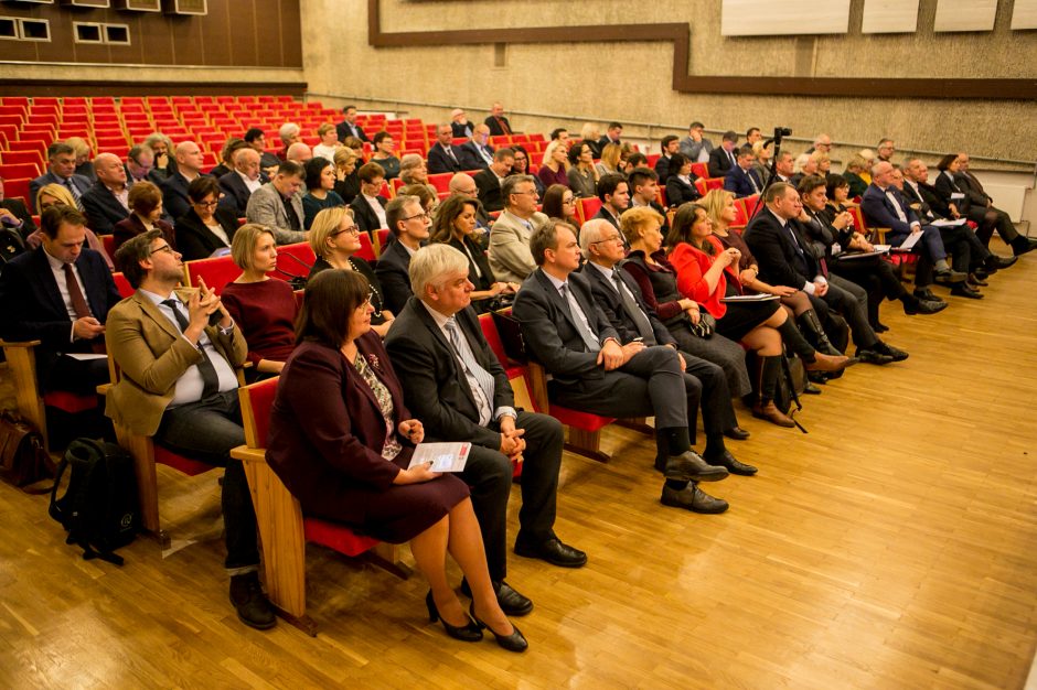 Švietimo iššūkiai: laikas tartis, o ne nurodinėti