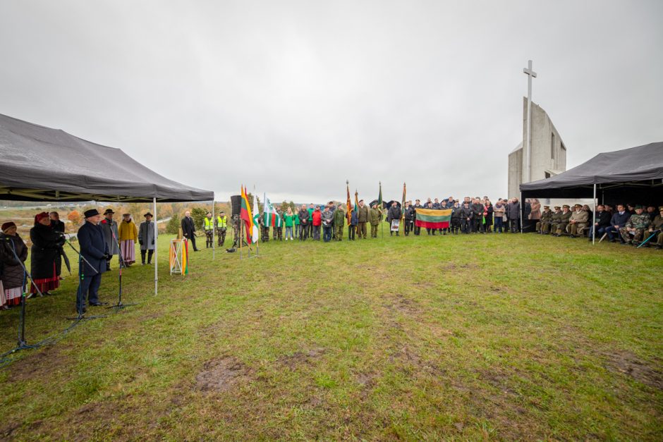 Kryžkalnyje pradėtas statyti memorialas Lietuvos partizanams