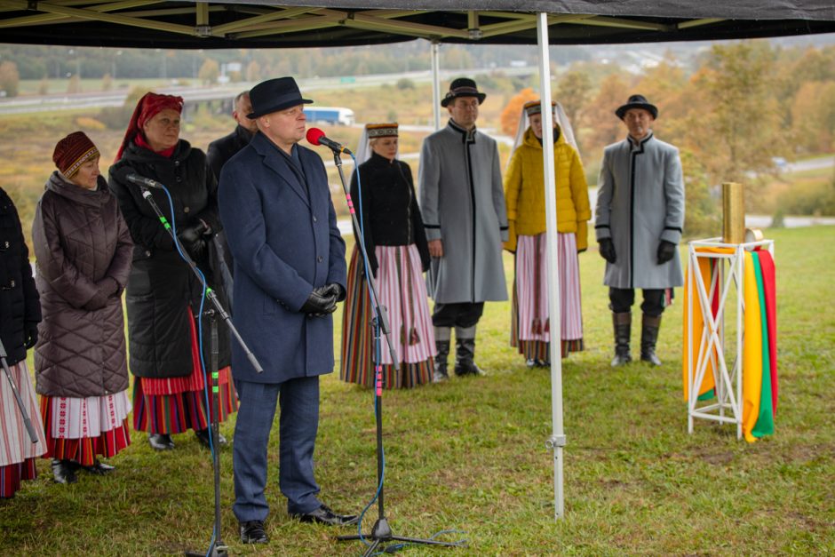 Kryžkalnyje pradėtas statyti memorialas Lietuvos partizanams