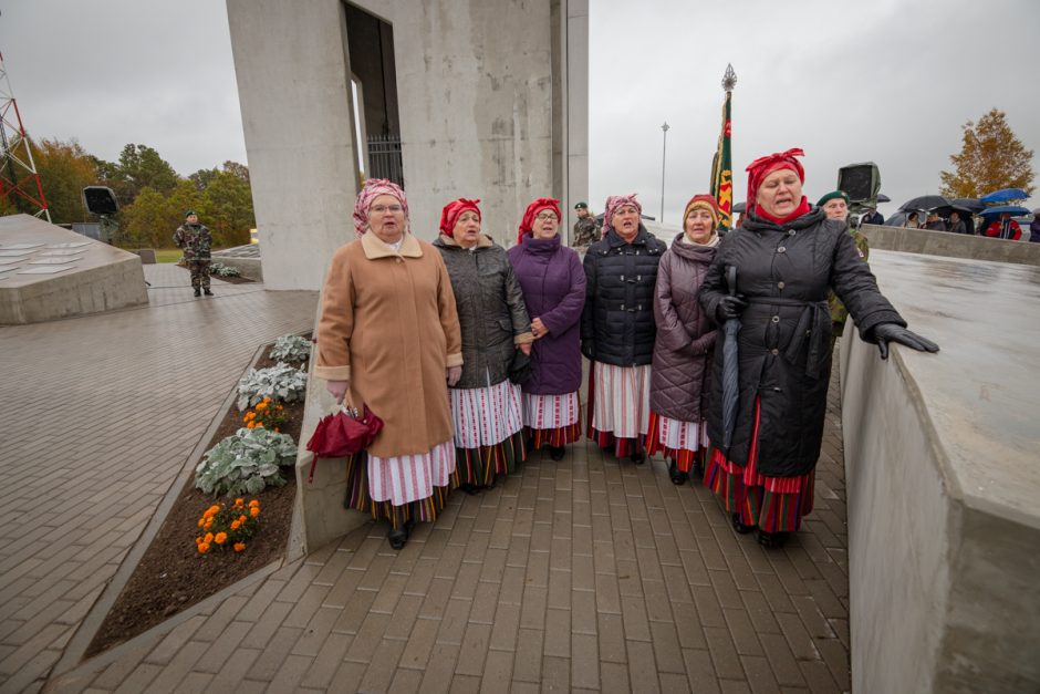 Kryžkalnyje pradėtas statyti memorialas Lietuvos partizanams