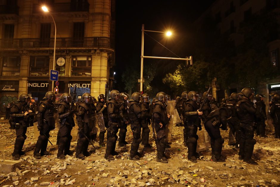 Barselonoje po 500 tūkst. separatistų mitingo intensyvėjo smurtas