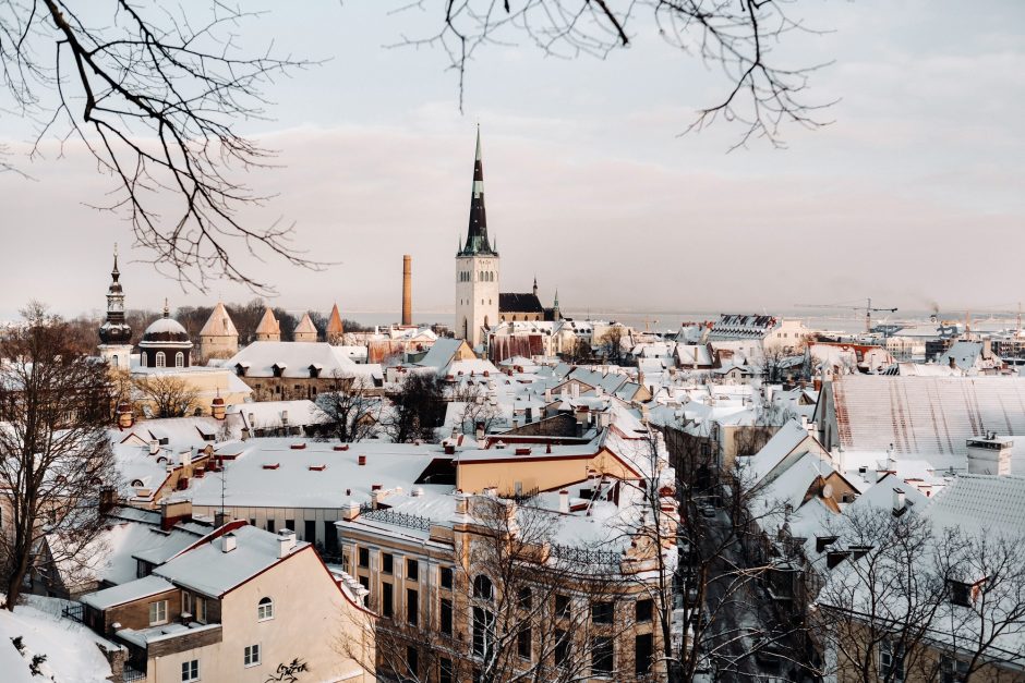 Premjerė: Estija dėl plintančios britiškosios COVID-19 atmainos gali įvesti karantiną