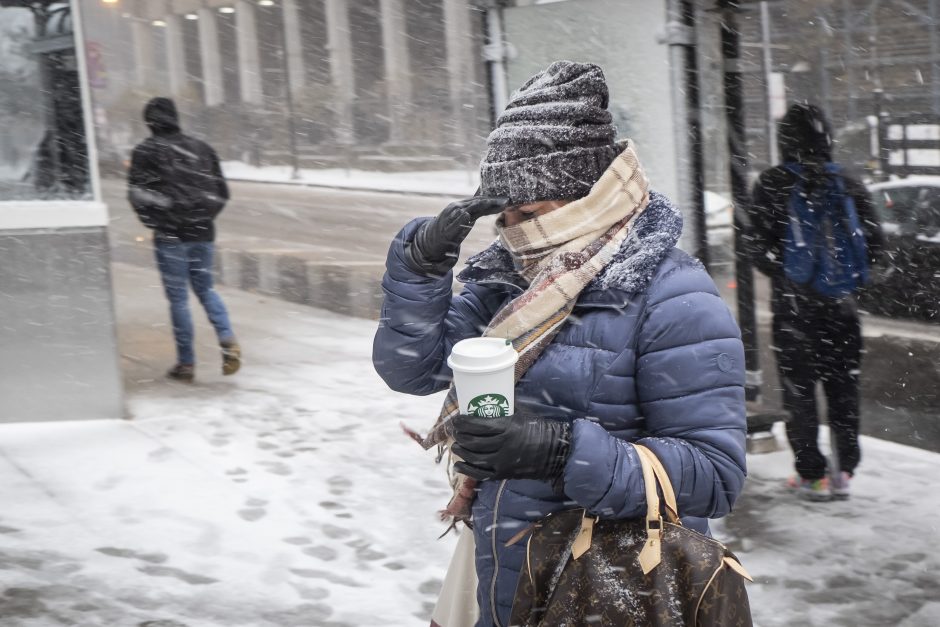 Čikagoje smarkiai sningant atšaukta daugiau kaip 900 skrydžių