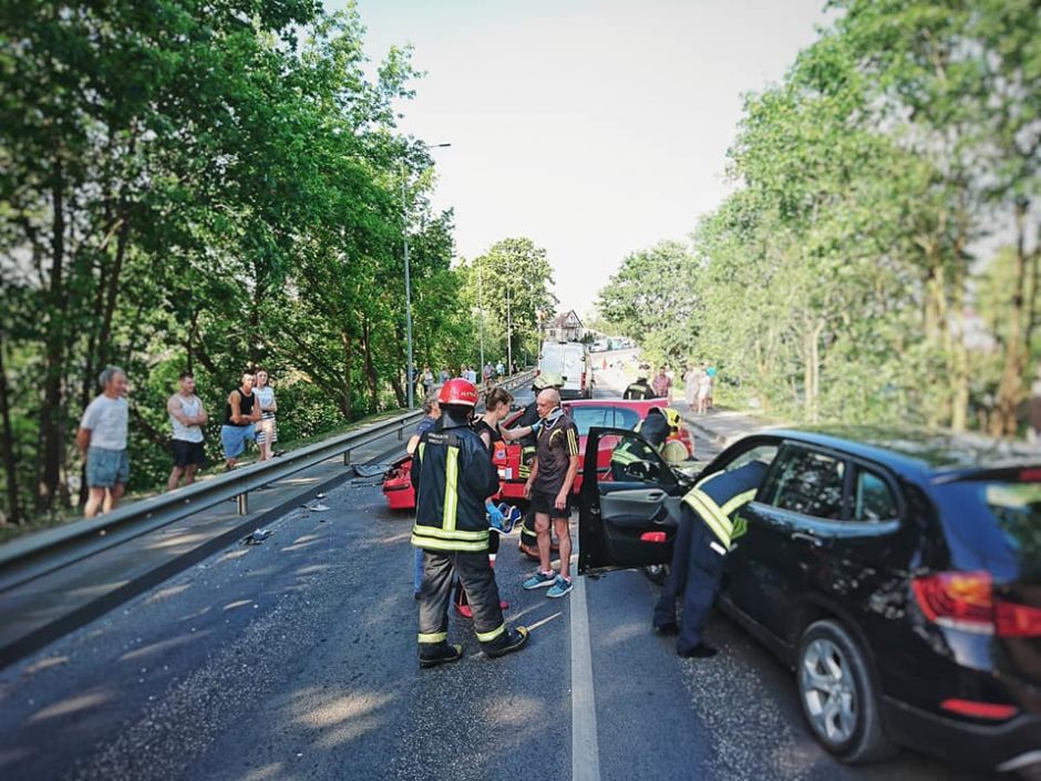 Alytuje dėl trijų automobilių avarijos uždarytas A. Juozapavičiaus tiltas