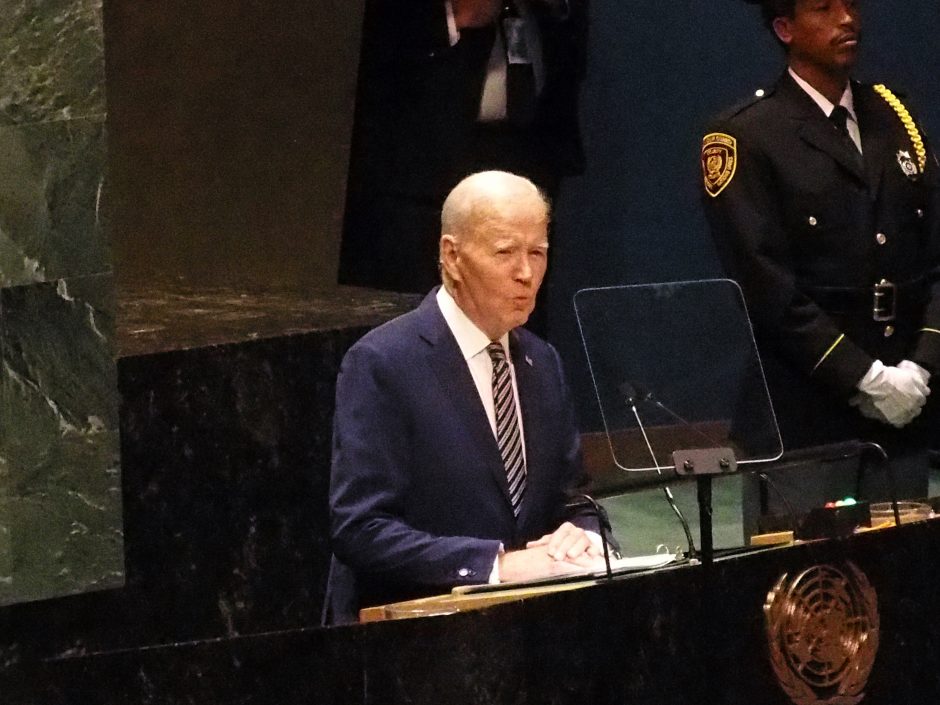 J. Bidenas: JAV siekia atsakingai valdyti priešpriešą su Kinija, kad išvengtų konflikto