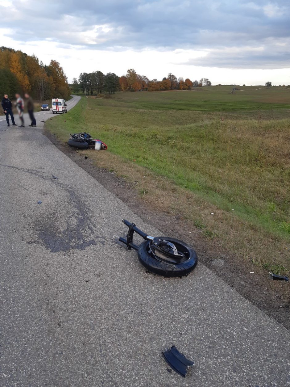 Alytaus rajone – tragiška automobilio ir motociklo avarija: žuvo žmogus