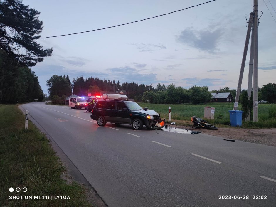 Vilniaus rajone per automobilio ir motociklo avariją nukentėjo motociklininkas